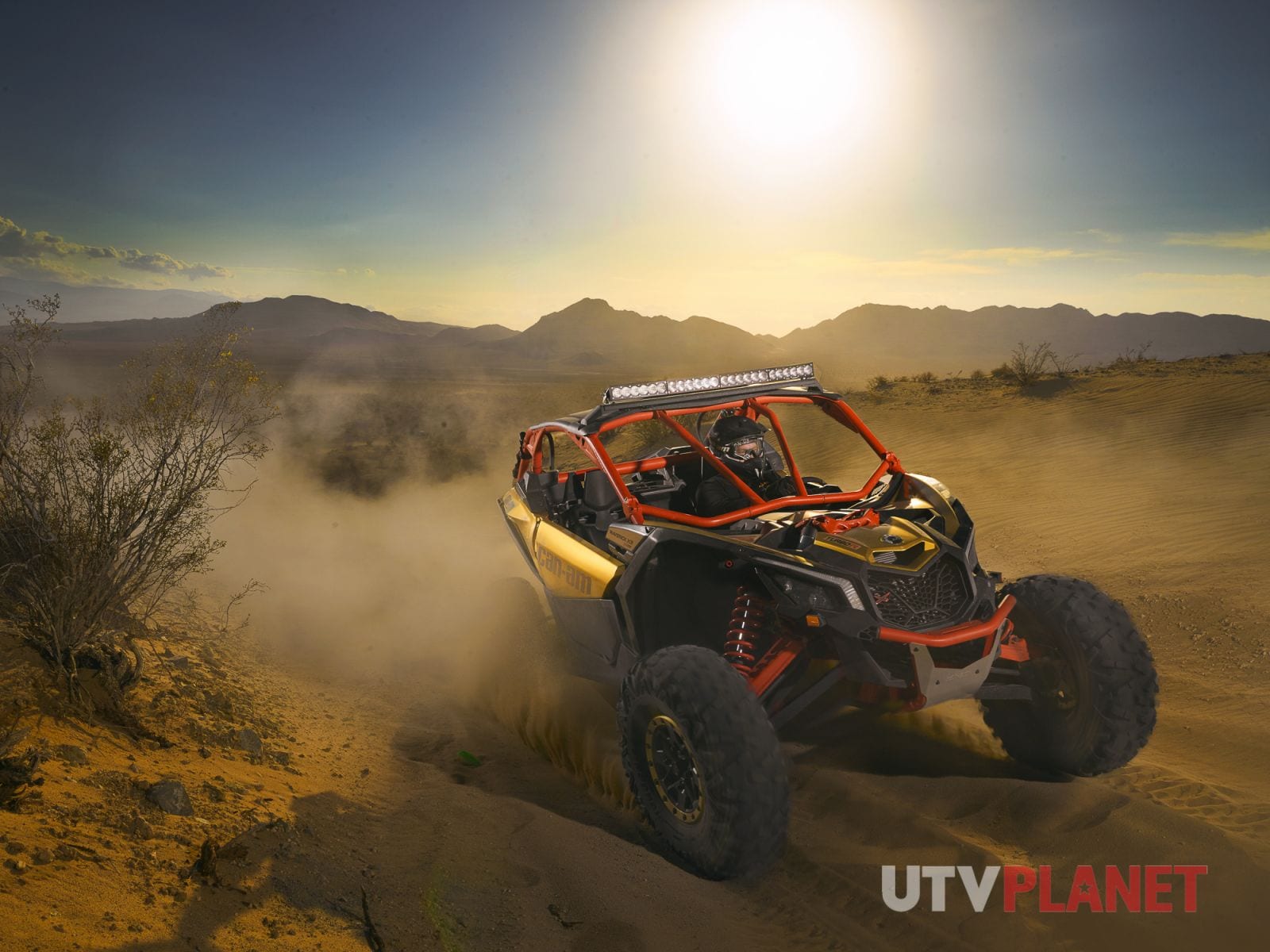 4周年記念イベントが UTV X3 Front Door bag and Upgraded Between Seats Center Storage  Bag Compatible with Can Am Maverick XRS XDS Turbo R Max 2017 2018 2019 